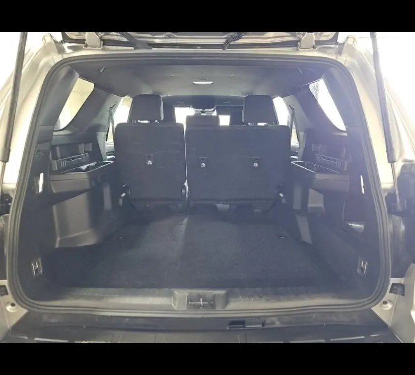 2025 TOYOTA 4RUNNER SR5 photo 9