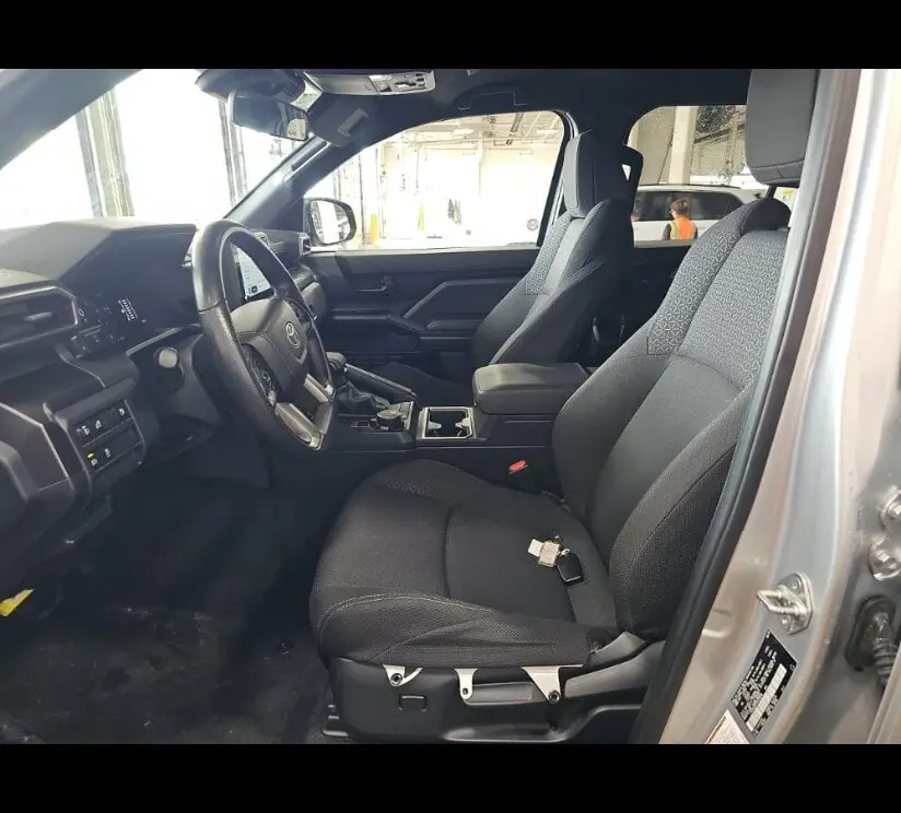 2025 TOYOTA 4RUNNER SR5 photo 16