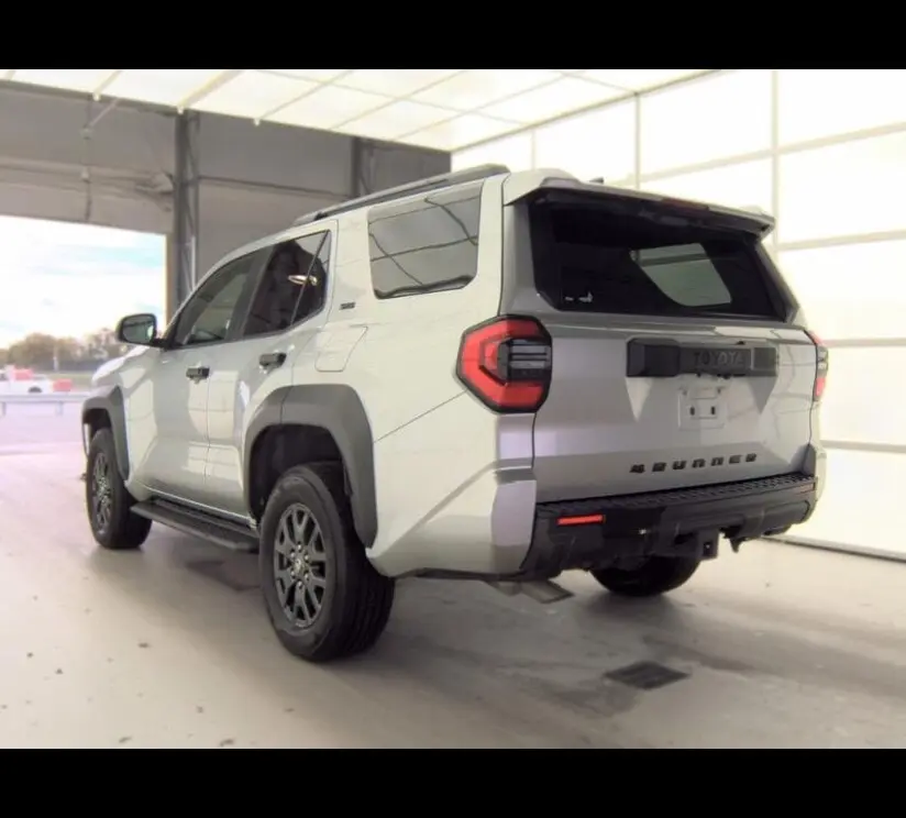 2025 TOYOTA 4RUNNER SR5 photo 4