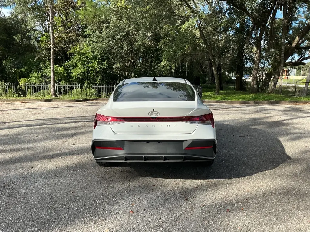 2024 HYUNDAI ELANTRA SEL photo 4