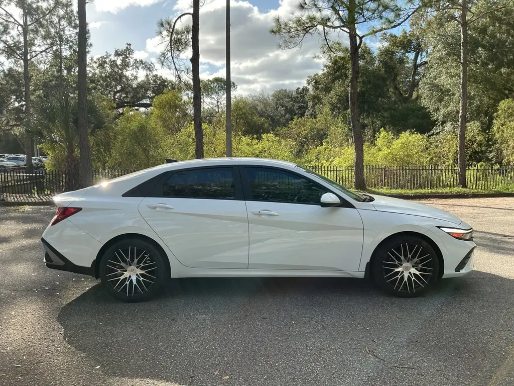 2024 HYUNDAI ELANTRA SEL photo 6