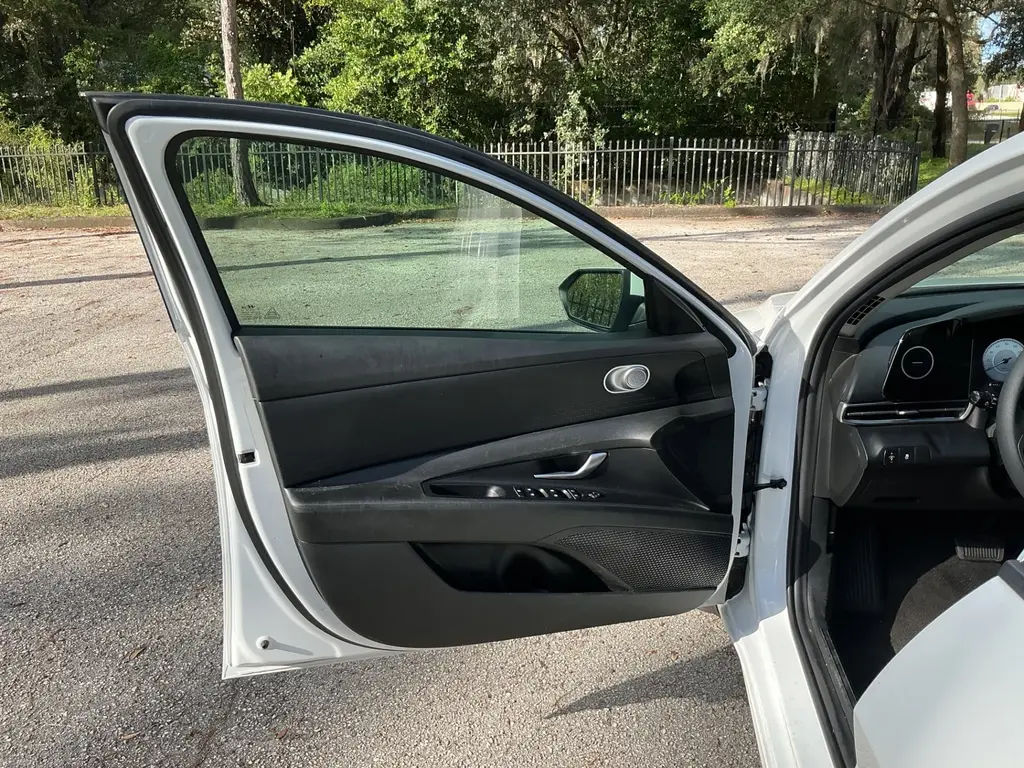 2024 HYUNDAI ELANTRA SEL photo 9