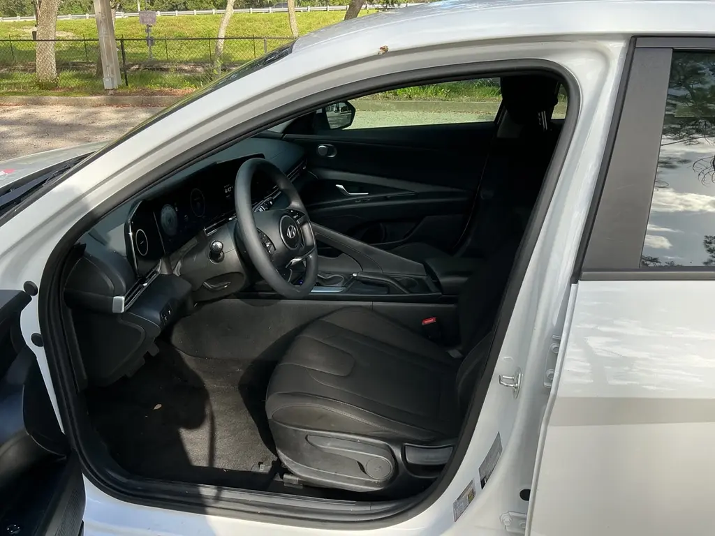 2024 HYUNDAI ELANTRA SEL photo 10