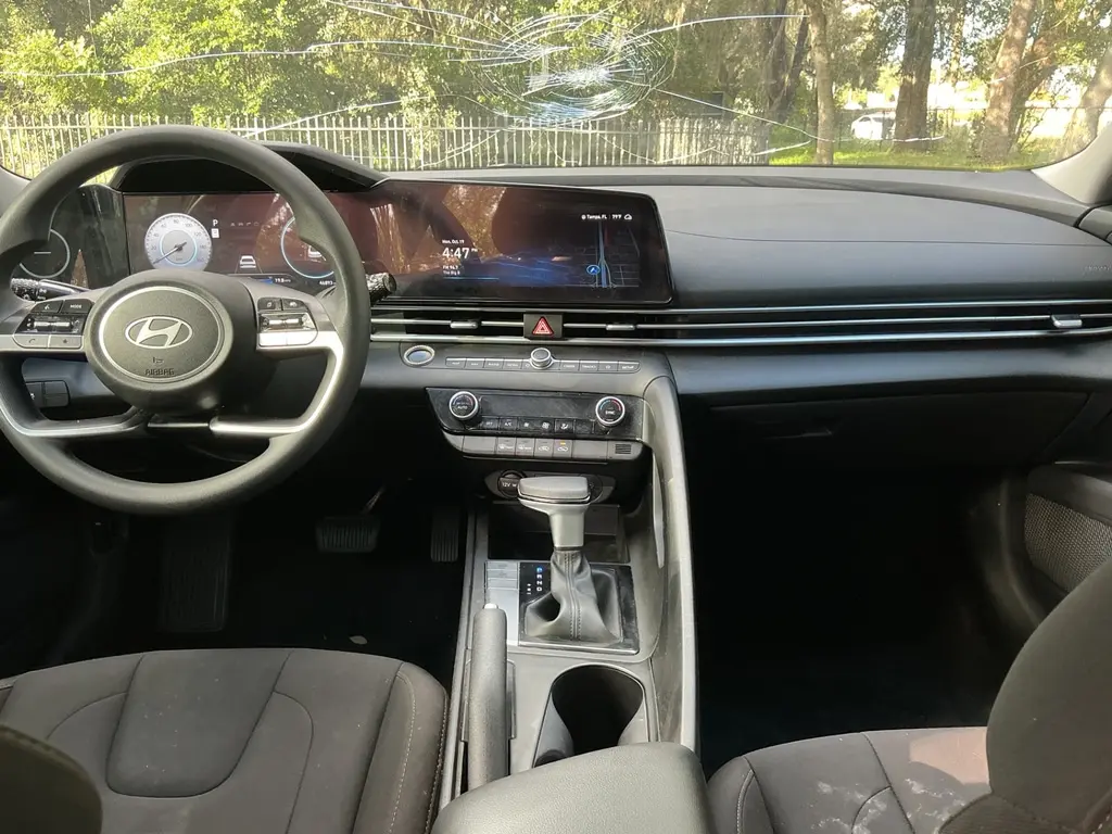 2024 HYUNDAI ELANTRA SEL photo 13