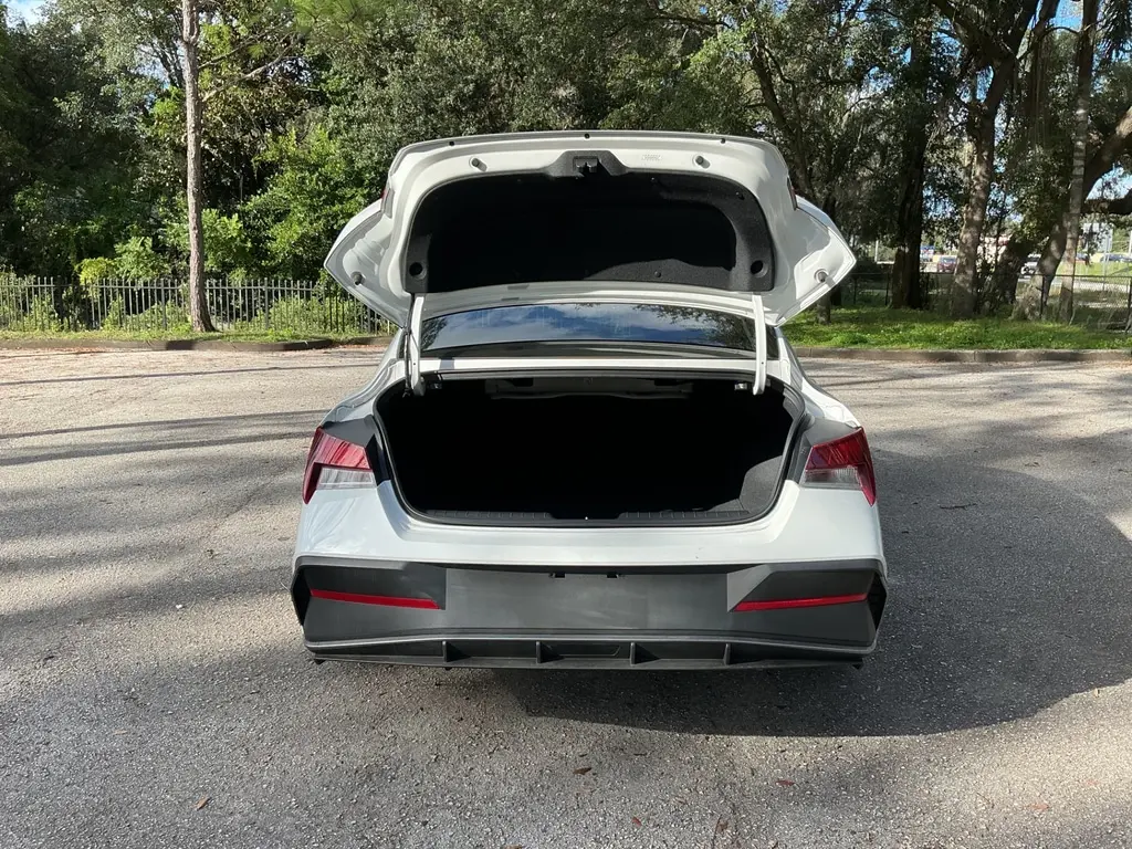 2024 HYUNDAI ELANTRA SEL photo 14
