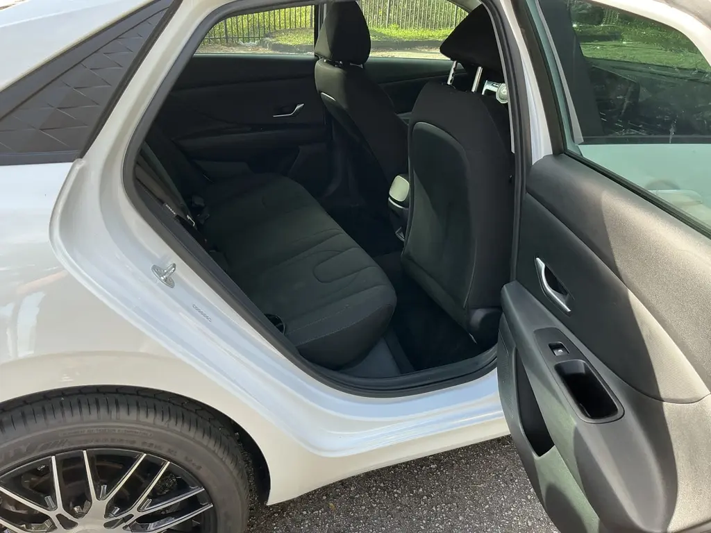 2024 HYUNDAI ELANTRA SEL photo 16