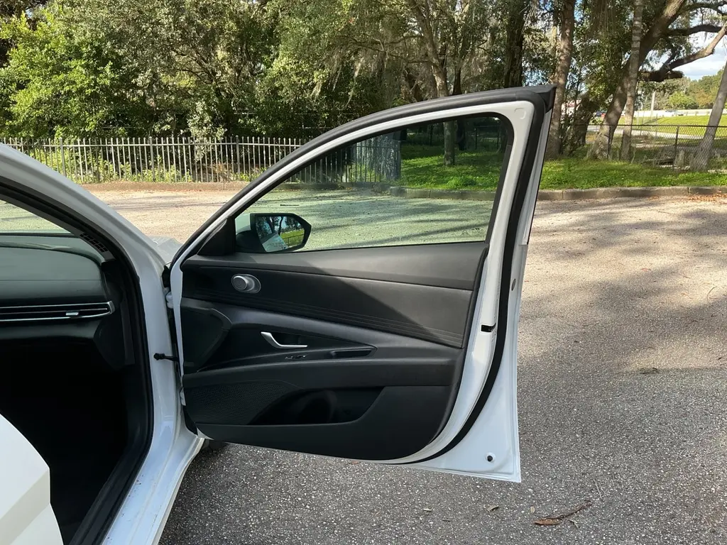 2024 HYUNDAI ELANTRA SEL photo 17