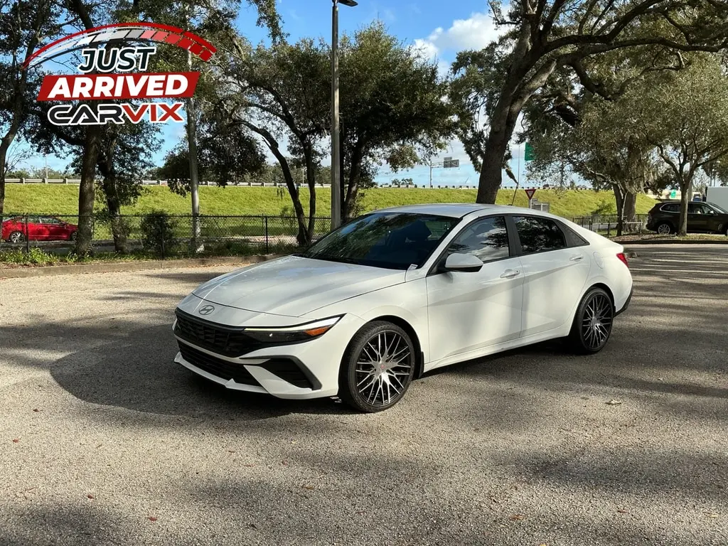 2024 HYUNDAI ELANTRA SEL photo 1