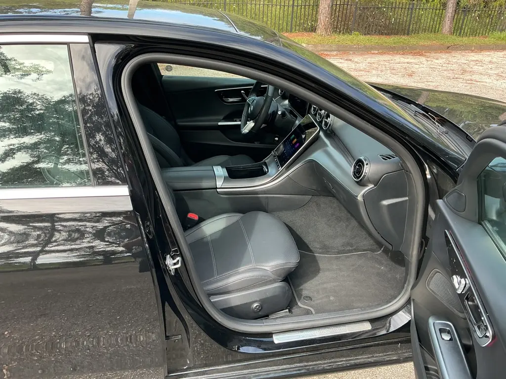 2025 MERCEDES-BENZ C-CLASS C 300 photo 18