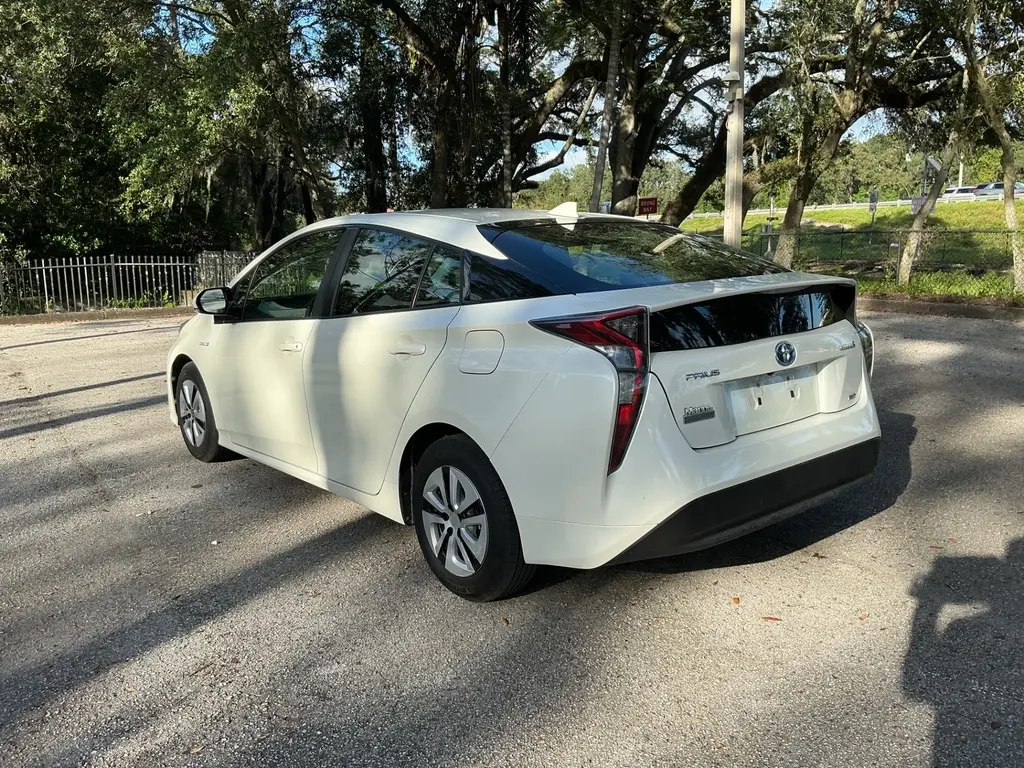 2016 TOYOTA PRIUS FOUR photo 3