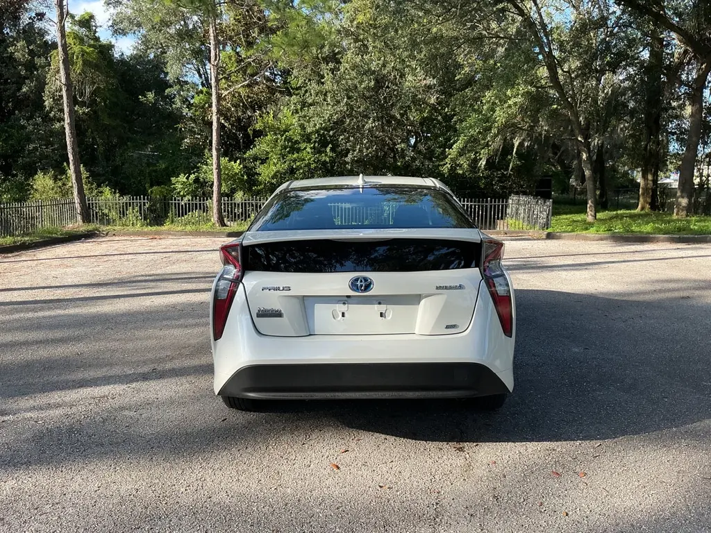 2016 TOYOTA PRIUS FOUR photo 4