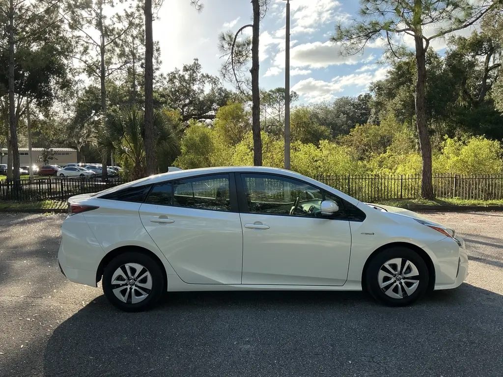 2016 TOYOTA PRIUS FOUR photo 6