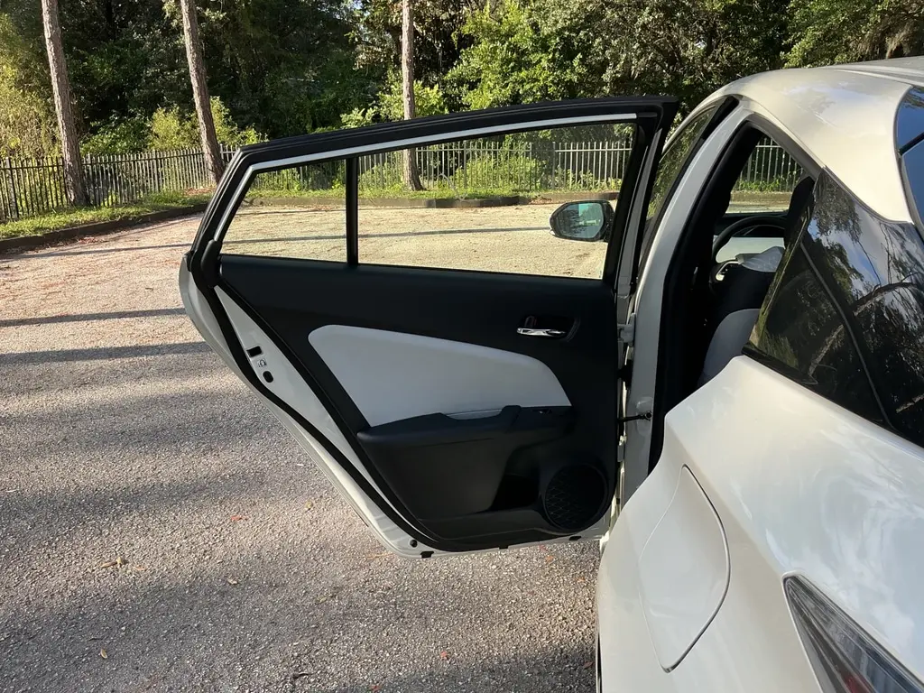 2016 TOYOTA PRIUS FOUR photo 11