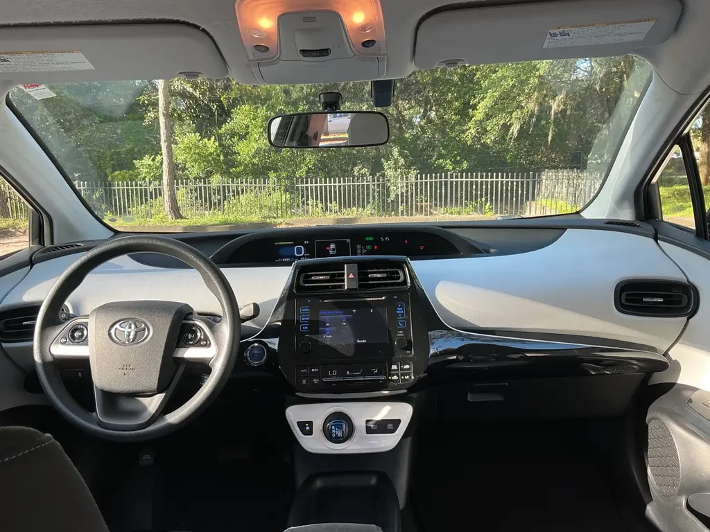 2016 TOYOTA PRIUS FOUR photo 13