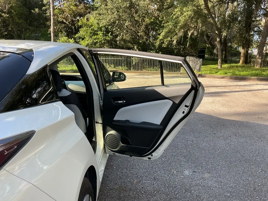 2016 TOYOTA PRIUS FOUR photo 15