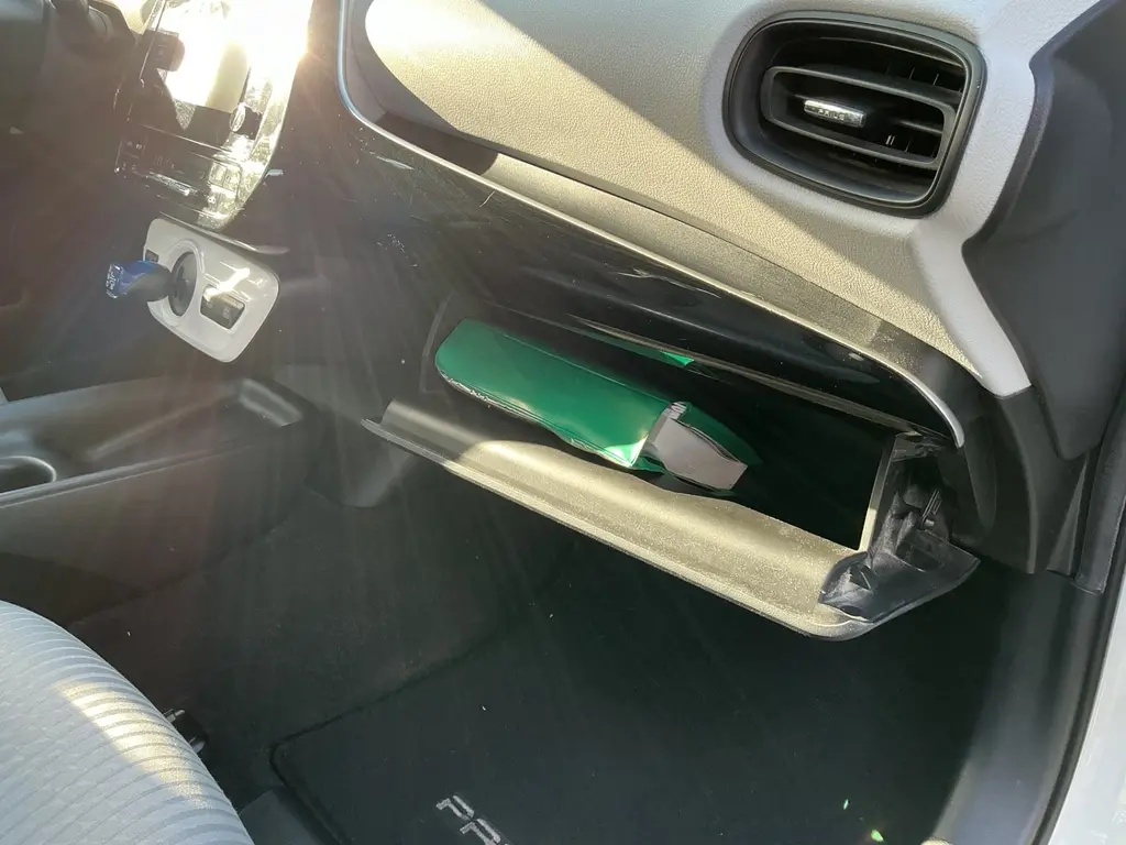2016 TOYOTA PRIUS FOUR photo 19