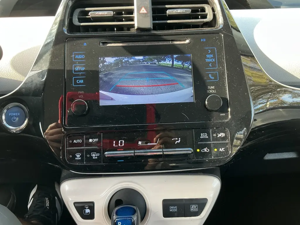 2016 TOYOTA PRIUS FOUR photo 21