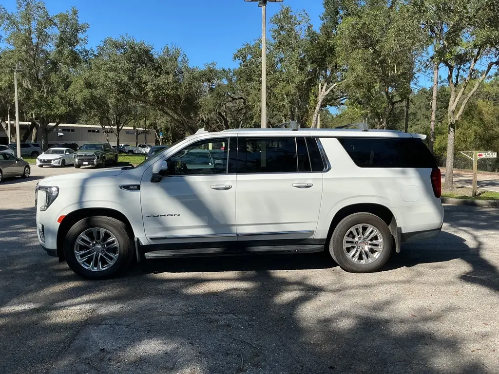 2021 GMC YUKON XL SLT photo 2