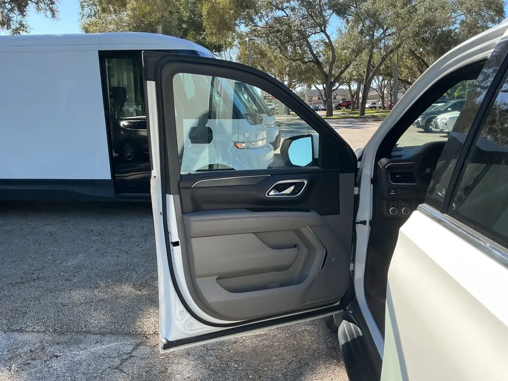 2021 GMC YUKON XL SLT photo 9