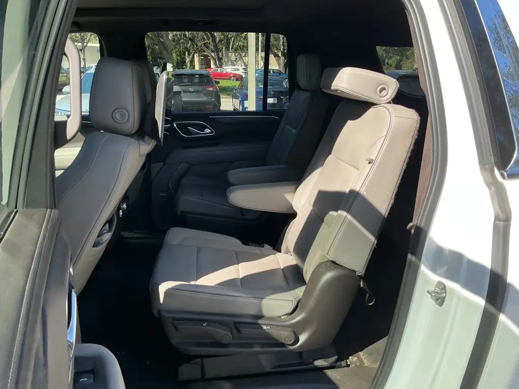 2021 GMC YUKON XL SLT photo 12