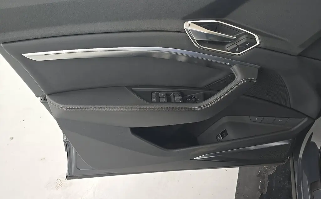 2024 AUDI Q8 E-TRON SPORTBACK S LINE PREMIUM PLUS photo 16