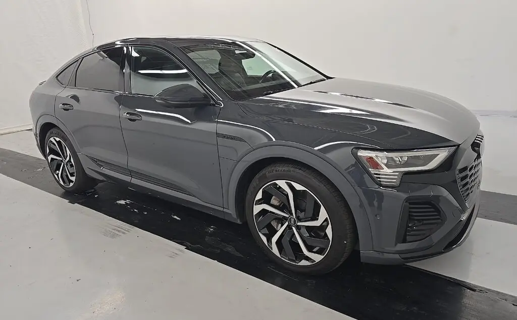 2024 AUDI Q8 E-TRON SPORTBACK S LINE PREMIUM PLUS photo 3