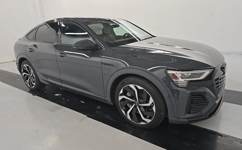 2024 AUDI Q8 E-TRON SPORTBACK S LINE PREMIUM PLUS photo 2