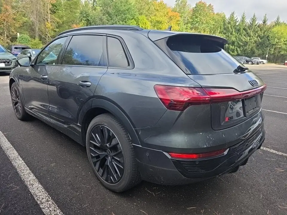 2024 AUDI Q8 E-TRON PRESTIGE photo 3