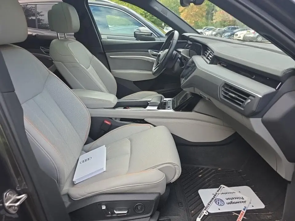 2024 AUDI Q8 E-TRON PRESTIGE photo 22