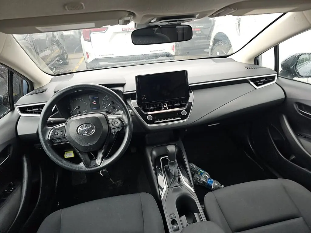 2025 TOYOTA COROLLA LE photo 11