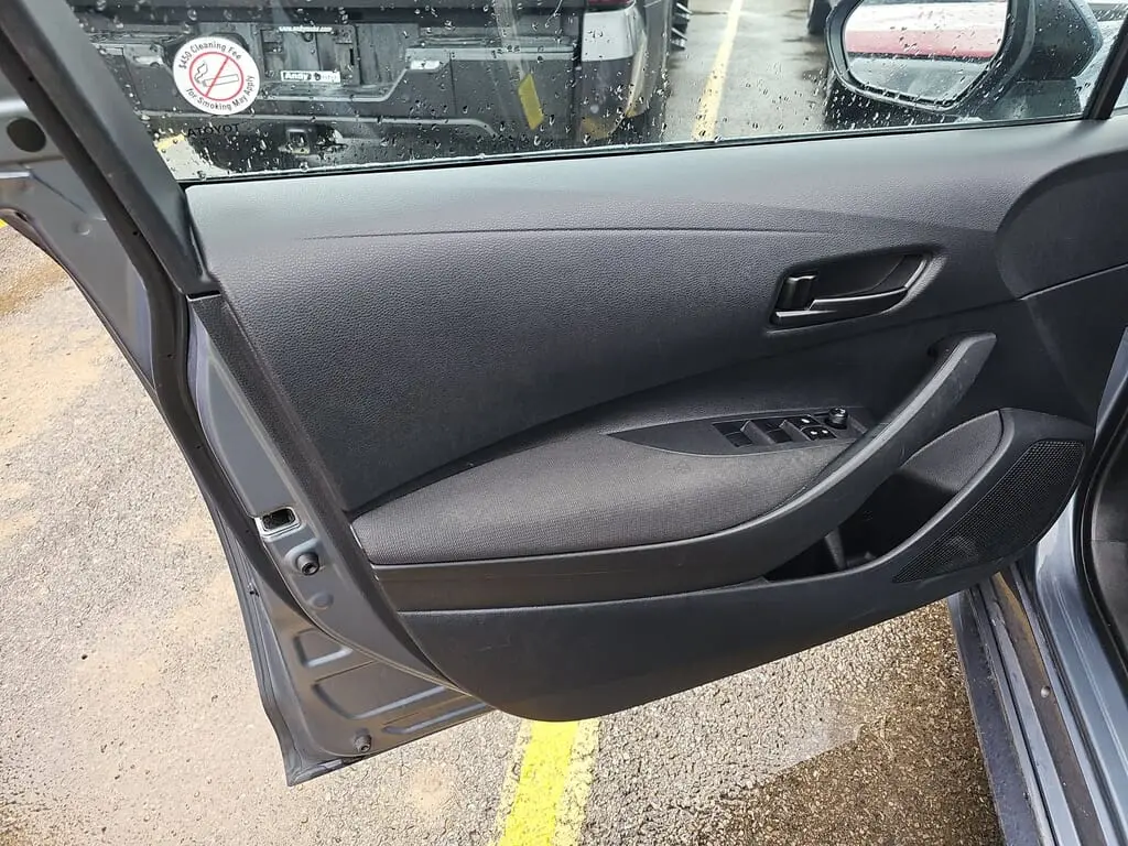 2025 TOYOTA COROLLA LE photo 14