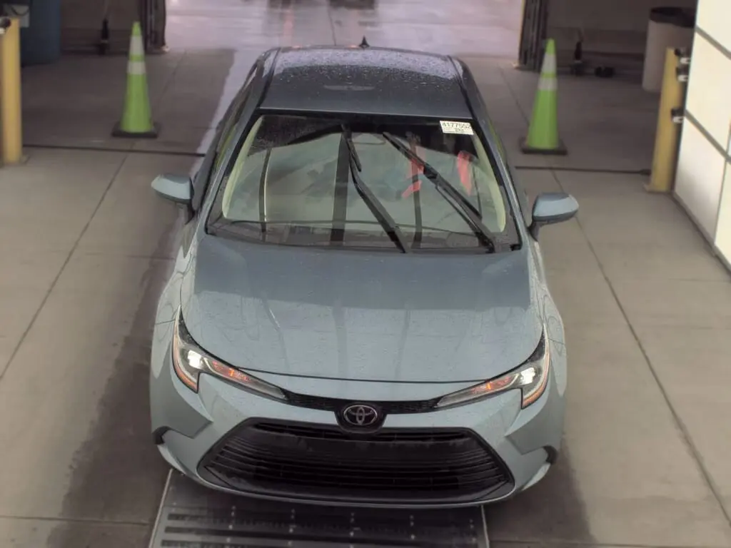 2025 TOYOTA COROLLA LE photo 5