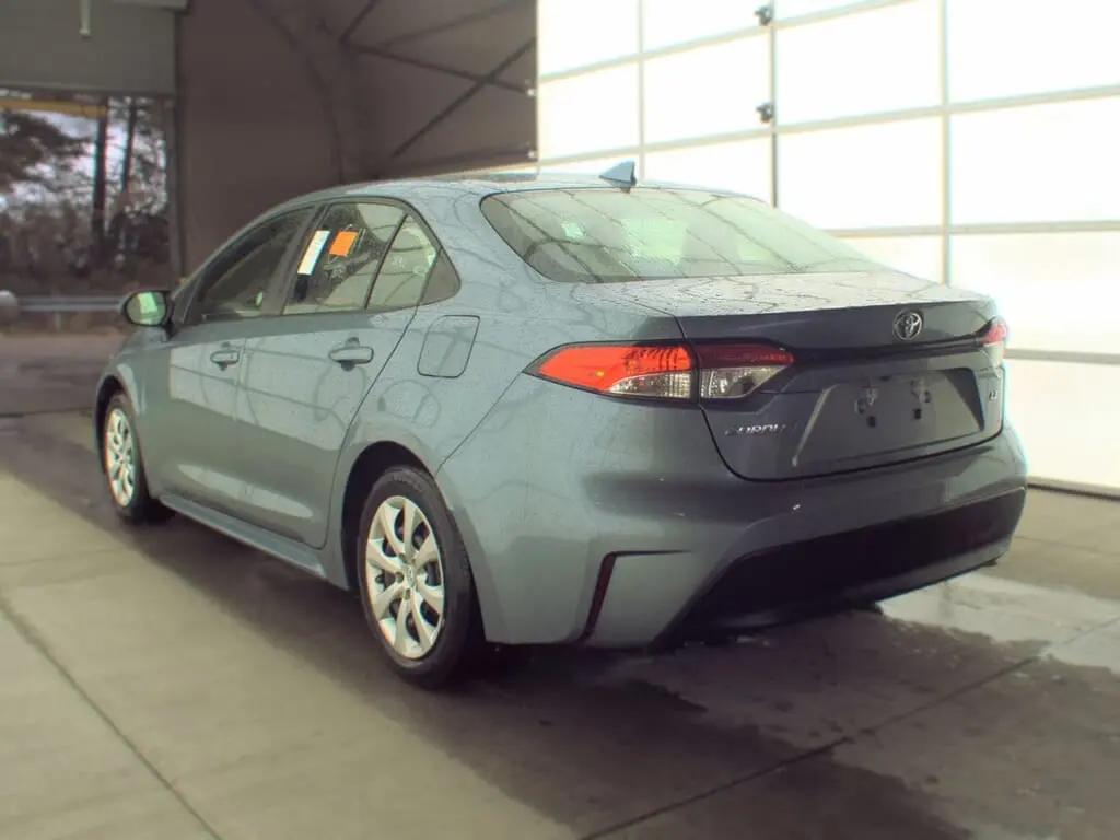 2025 TOYOTA COROLLA LE photo 17
