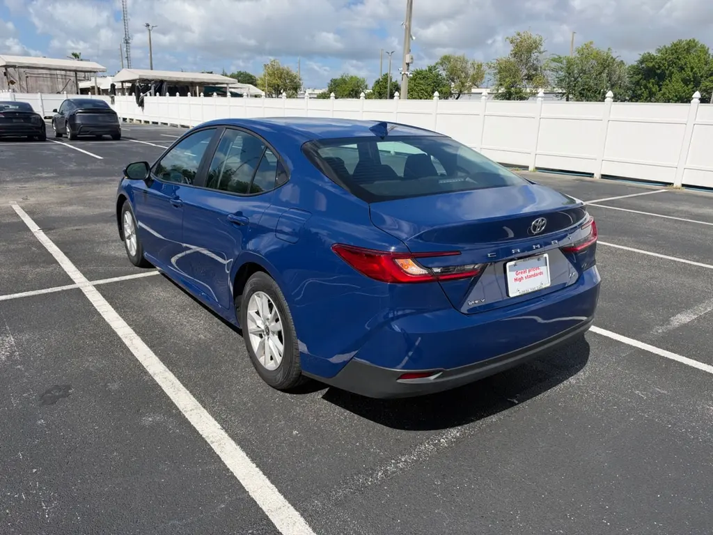 2026 TOYOTA CAMRY LE photo 3