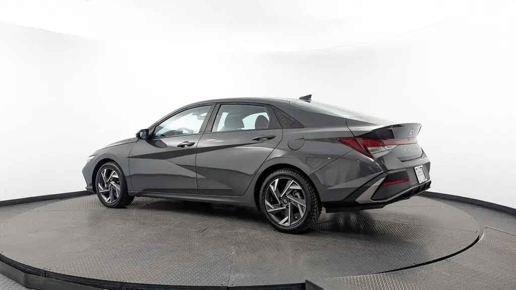 2025 HYUNDAI ELANTRA SEL SPORT photo 5