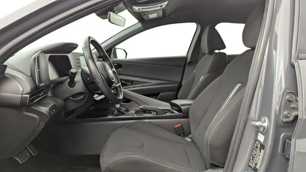 2025 HYUNDAI ELANTRA SEL SPORT photo 13