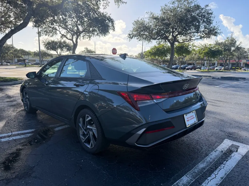 2025 HYUNDAI ELANTRA SEL SPORT photo 2