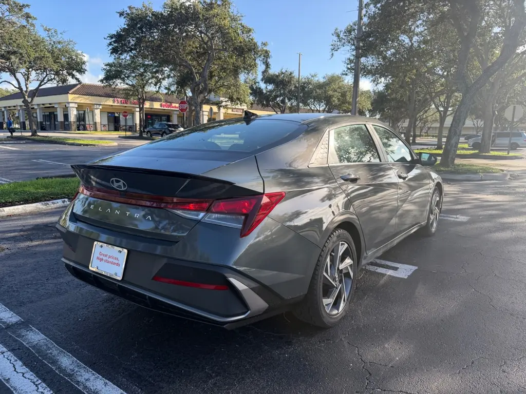 2025 HYUNDAI ELANTRA SEL SPORT photo 5