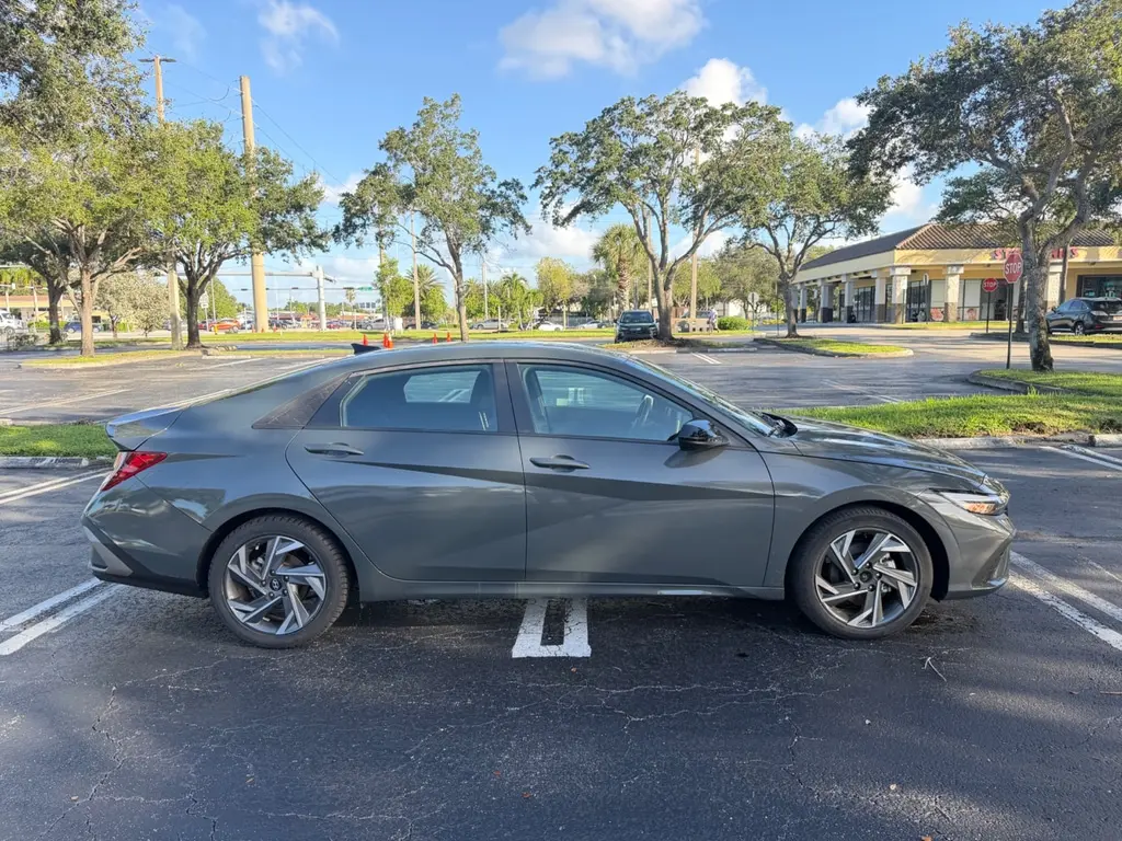2025 HYUNDAI ELANTRA SEL SPORT photo 8