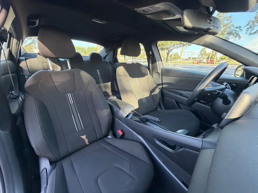 2025 HYUNDAI ELANTRA SEL SPORT photo 10