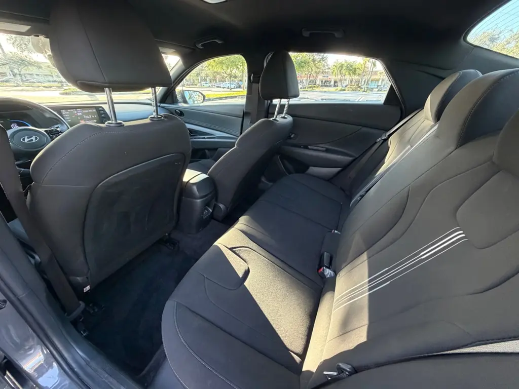 2025 HYUNDAI ELANTRA SEL SPORT photo 17