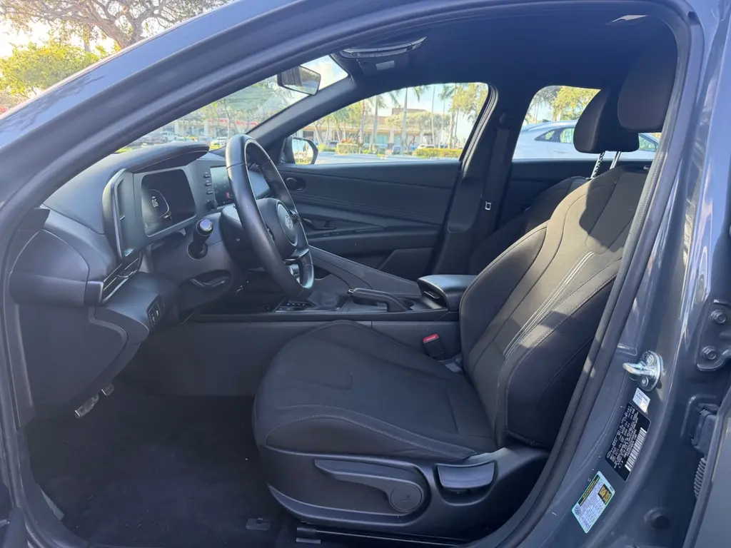 2025 HYUNDAI ELANTRA SEL SPORT photo 19