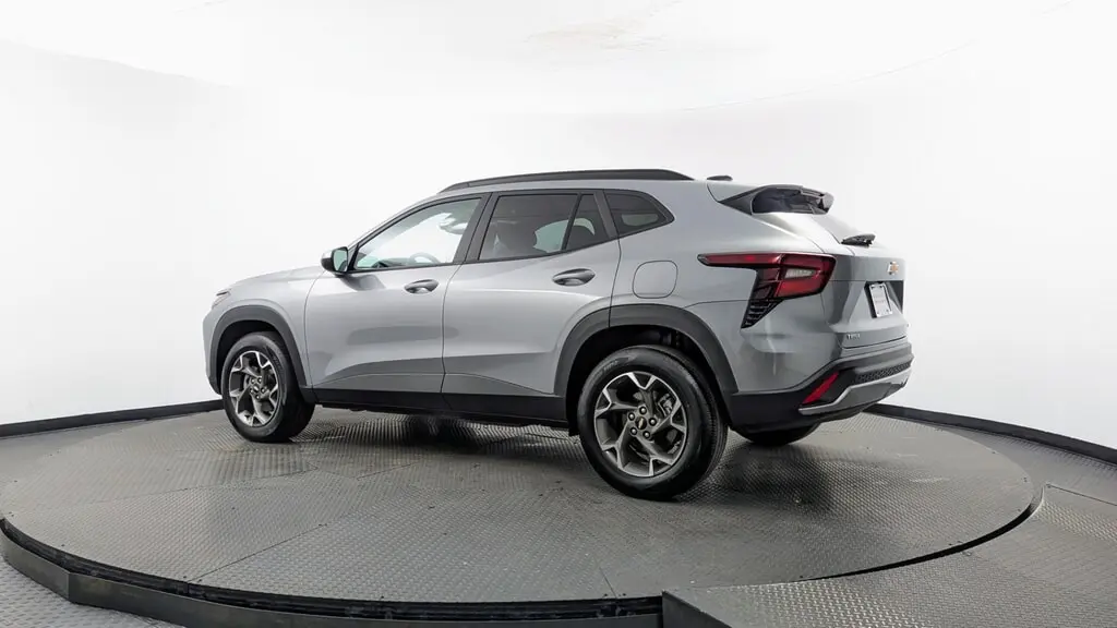 2026 CHEVROLET TRAX LT photo 4
