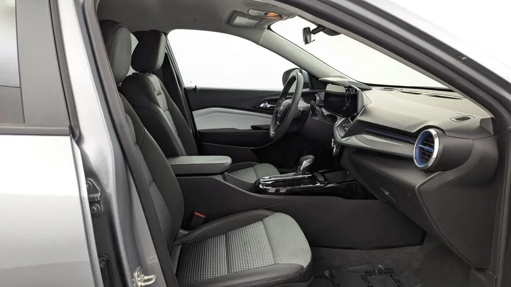 2026 CHEVROLET TRAX LT photo 17