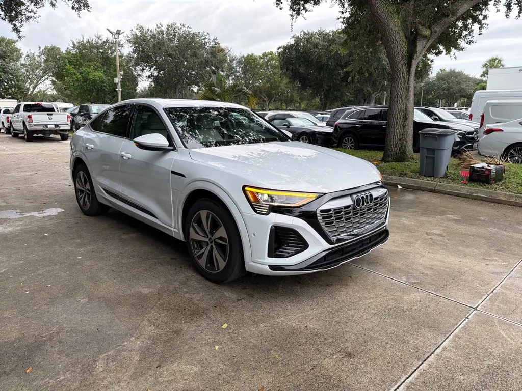 2024 AUDI Q8 E-TRON SPORTBACK S LINE PREMIUM PLUS photo 3
