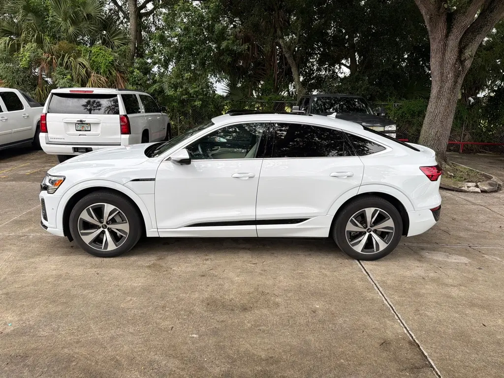 2024 AUDI Q8 E-TRON SPORTBACK S LINE PREMIUM PLUS photo 10