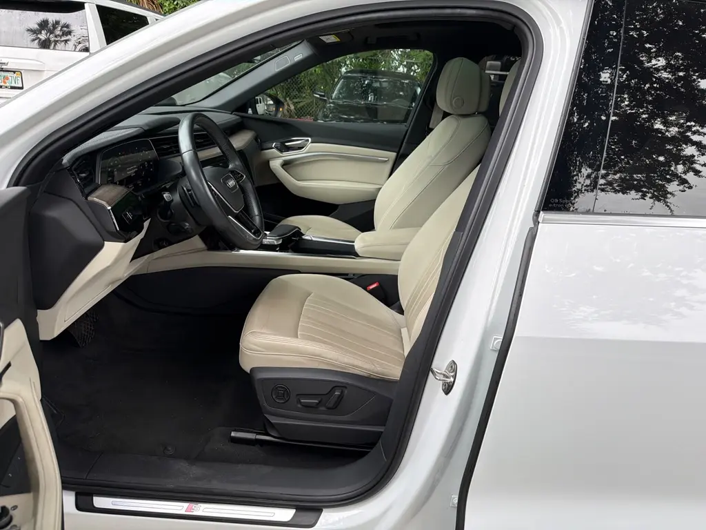 2024 AUDI Q8 E-TRON SPORTBACK S LINE PREMIUM PLUS photo 12