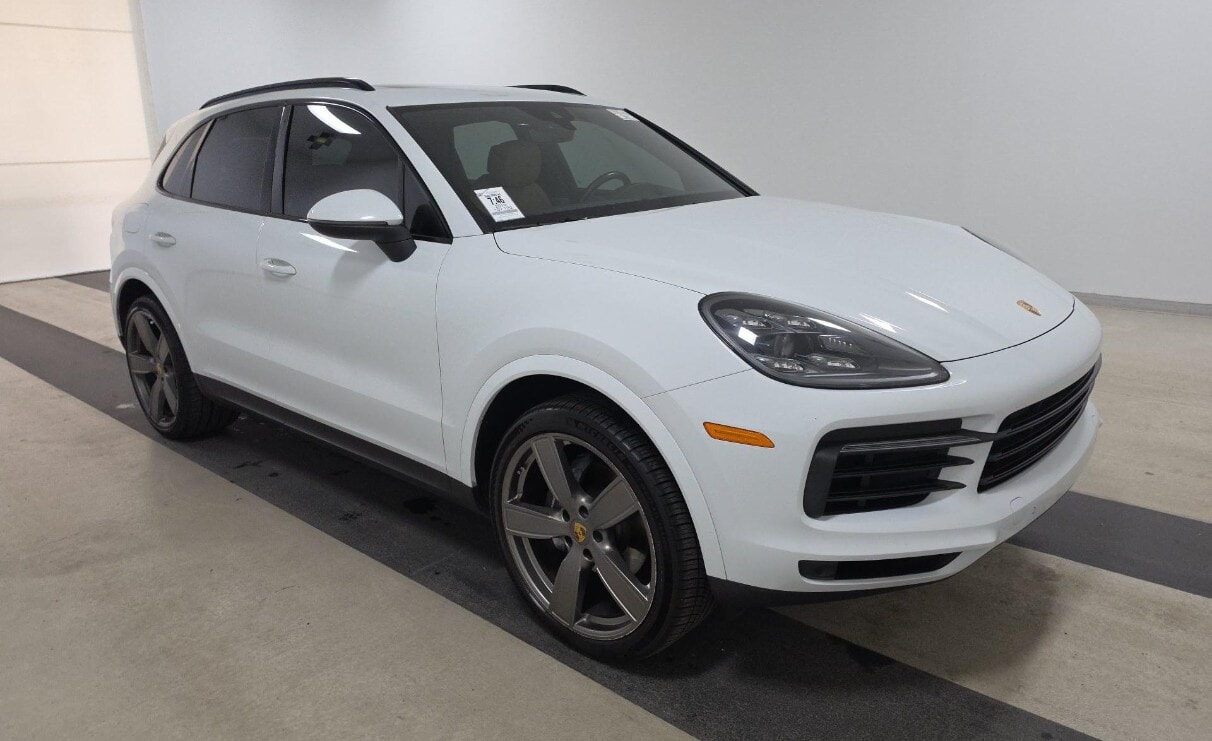 2019 PORSCHE CAYENNE photo 3