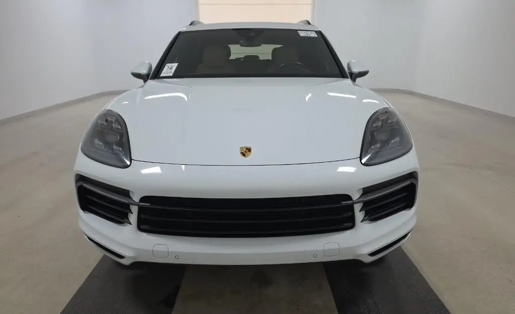 2019 PORSCHE CAYENNE photo 2