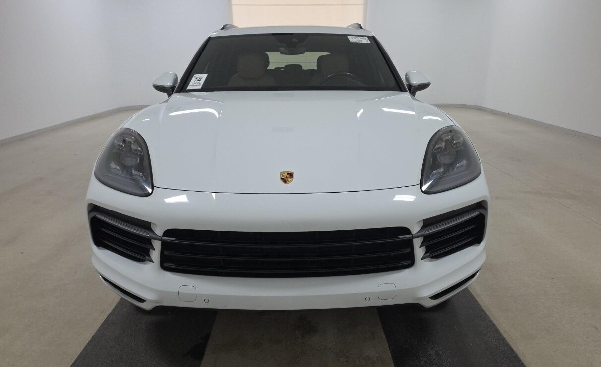 2019 PORSCHE CAYENNE photo 2